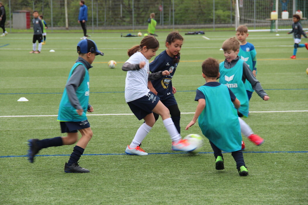 Kinder mit Medaillen beim KidsCamp