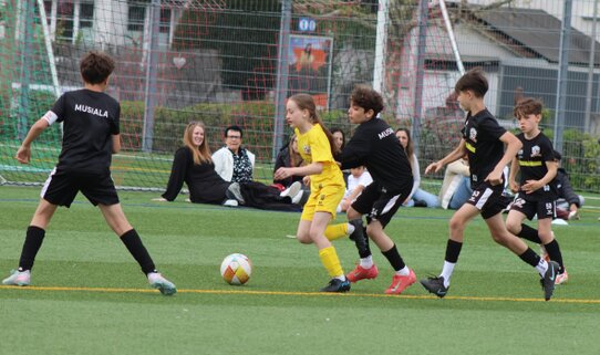 Junge Spieler beim Hallenturnier